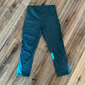 Lululemon cropped yoga workout leggings pants S 4